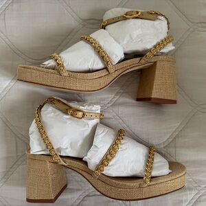 Larroude Gio Milanina Sandal Beige/Raffia made in Brazil.
New in original box.